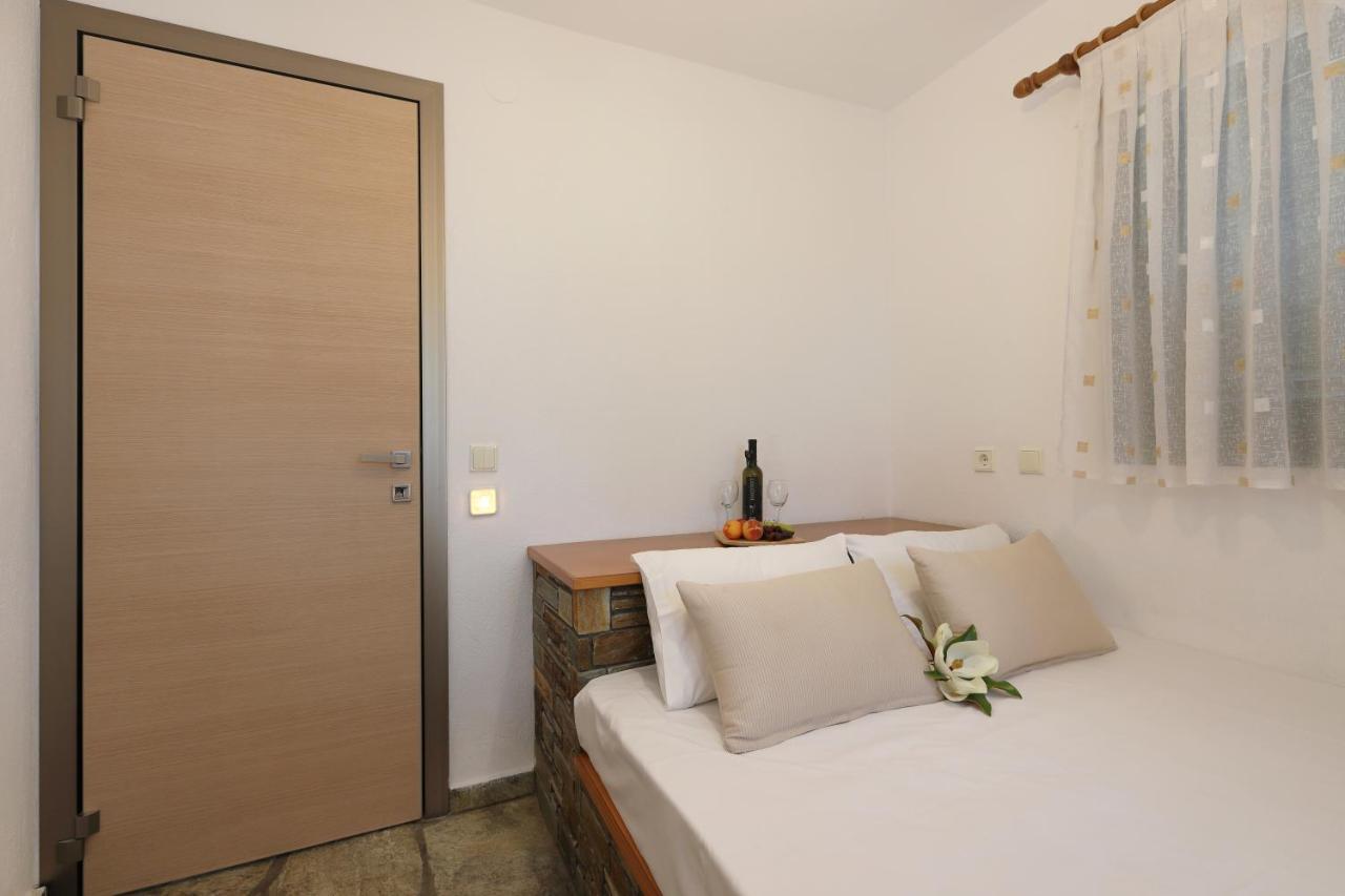 Maistrali Apartments Ormos Panagias Exterior photo